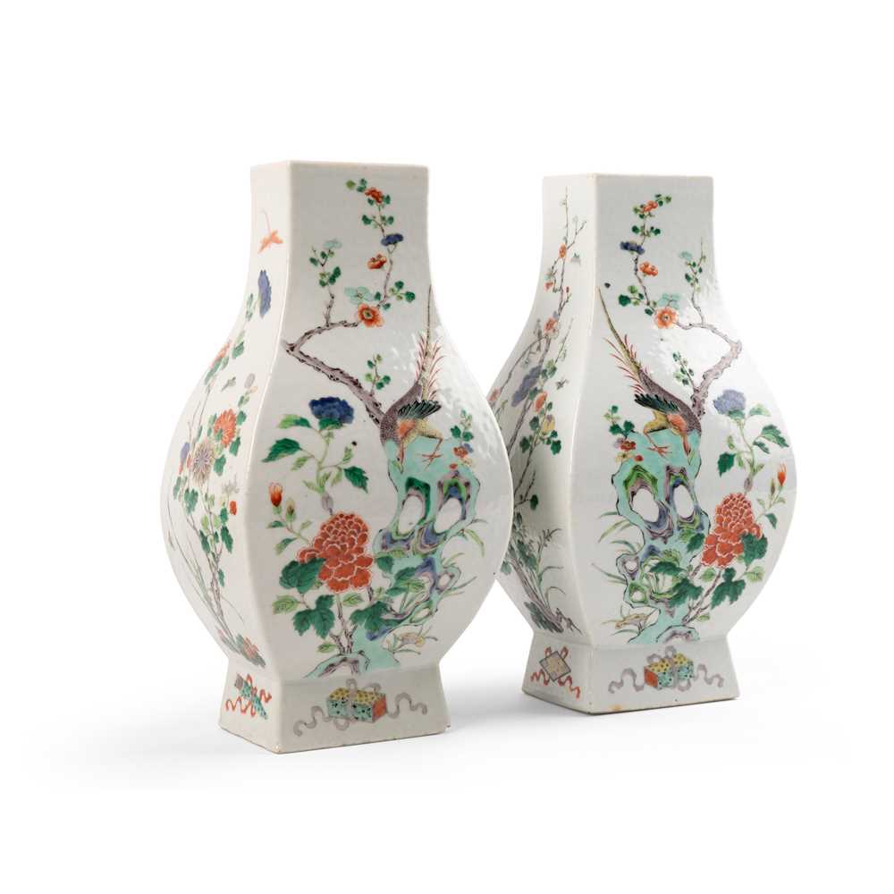 PAIR OF FAMILLE VERTE 'HU' VASES
KANGXI