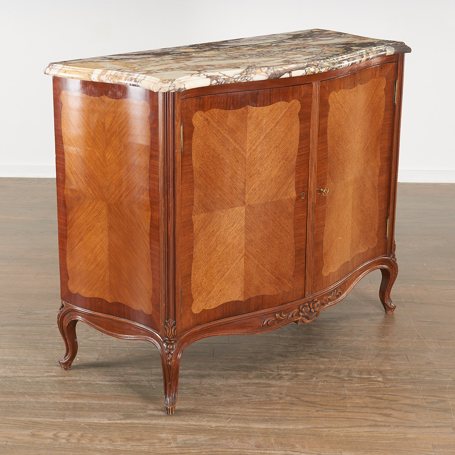 LOUIS XV STYLE COMMODE A VANTAUX 2cec2e