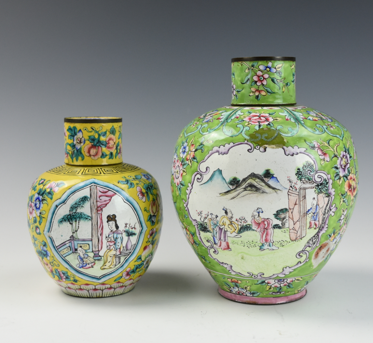 TWO CHINESE CANTON ENAMEL JARS 2cecfd