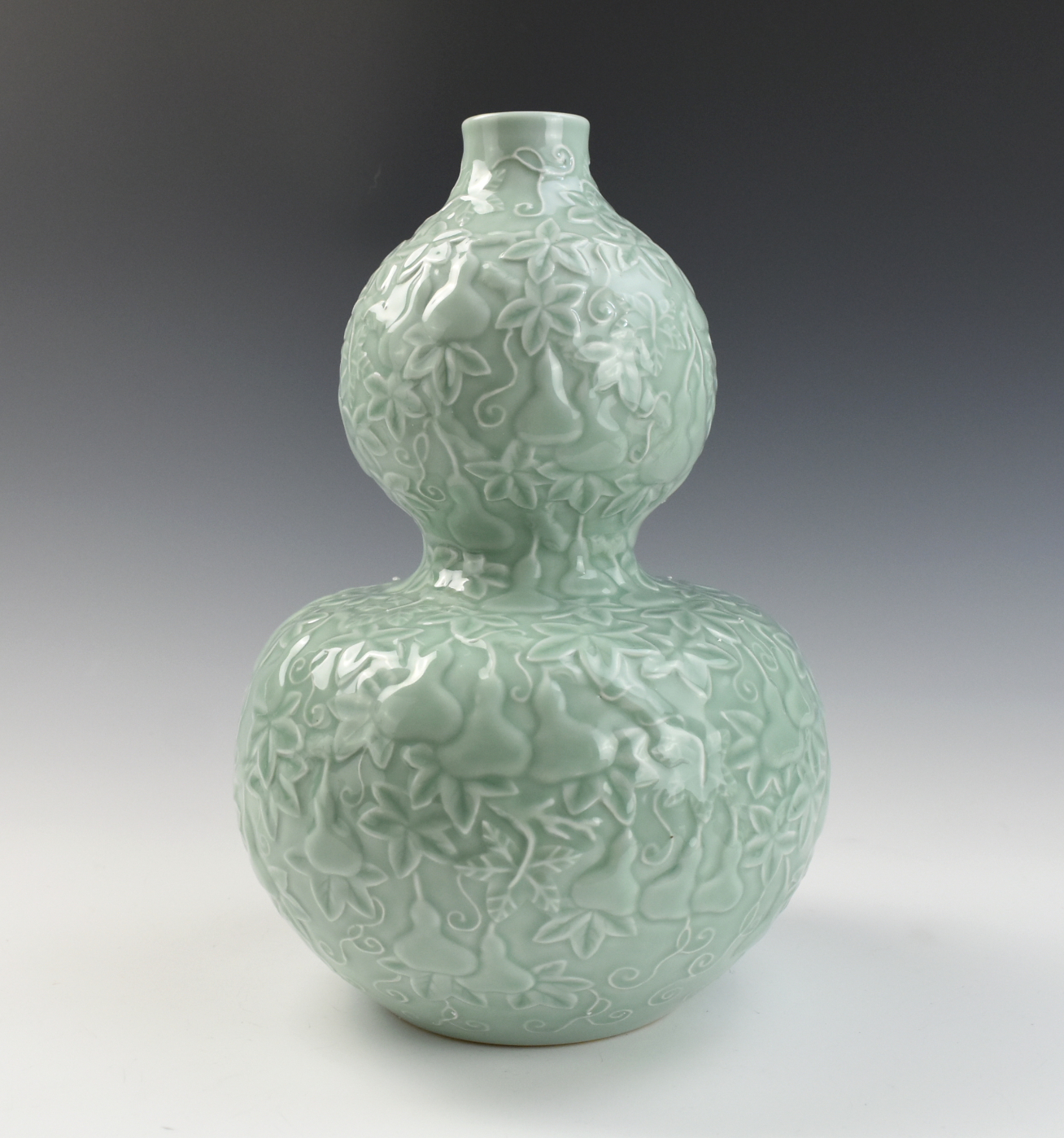 CHINESE CELADON GLAZED GOURD VASE 2ced40