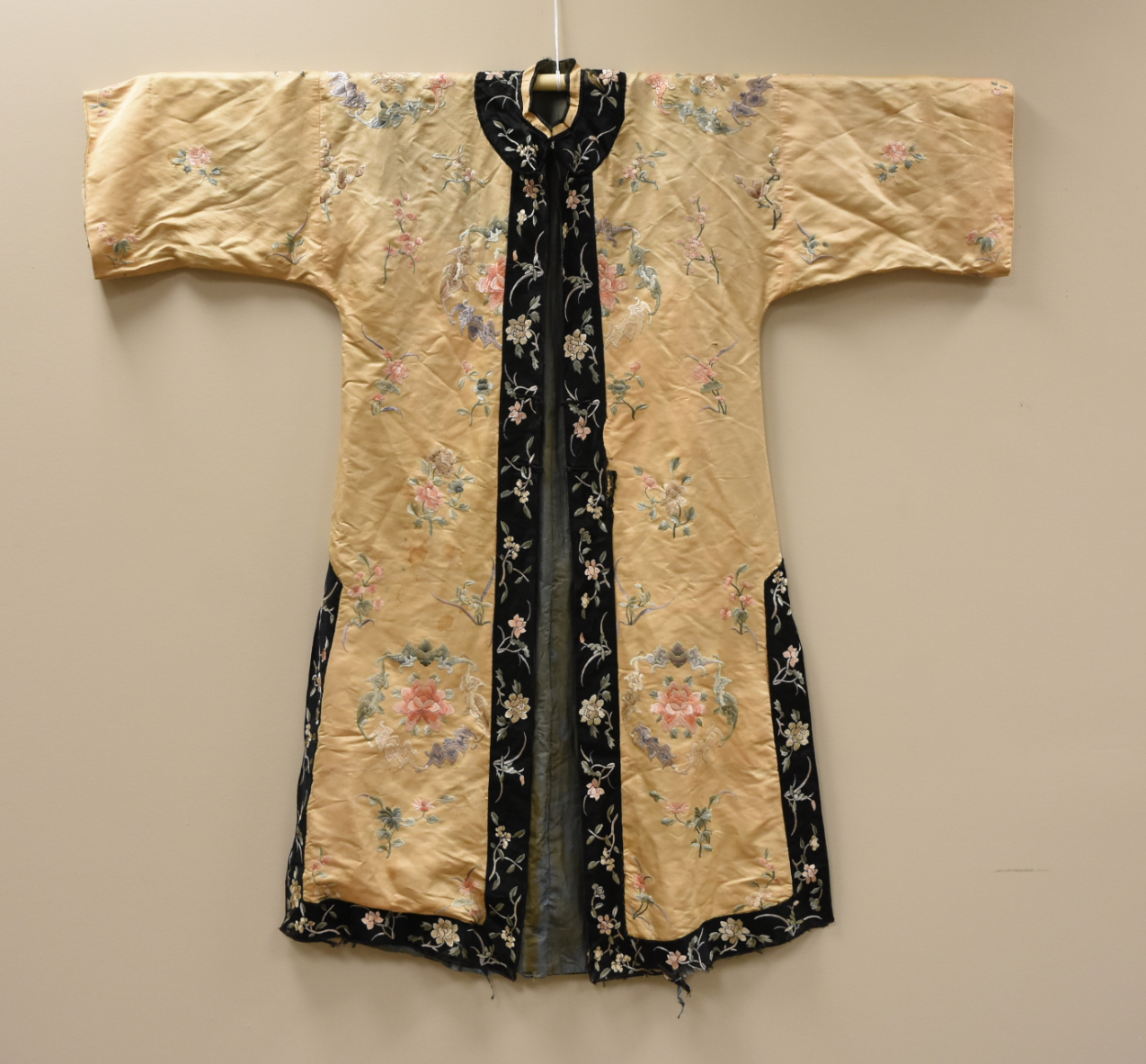 CHINESE EMBROIDERY ROBE LATE QING 2ced52