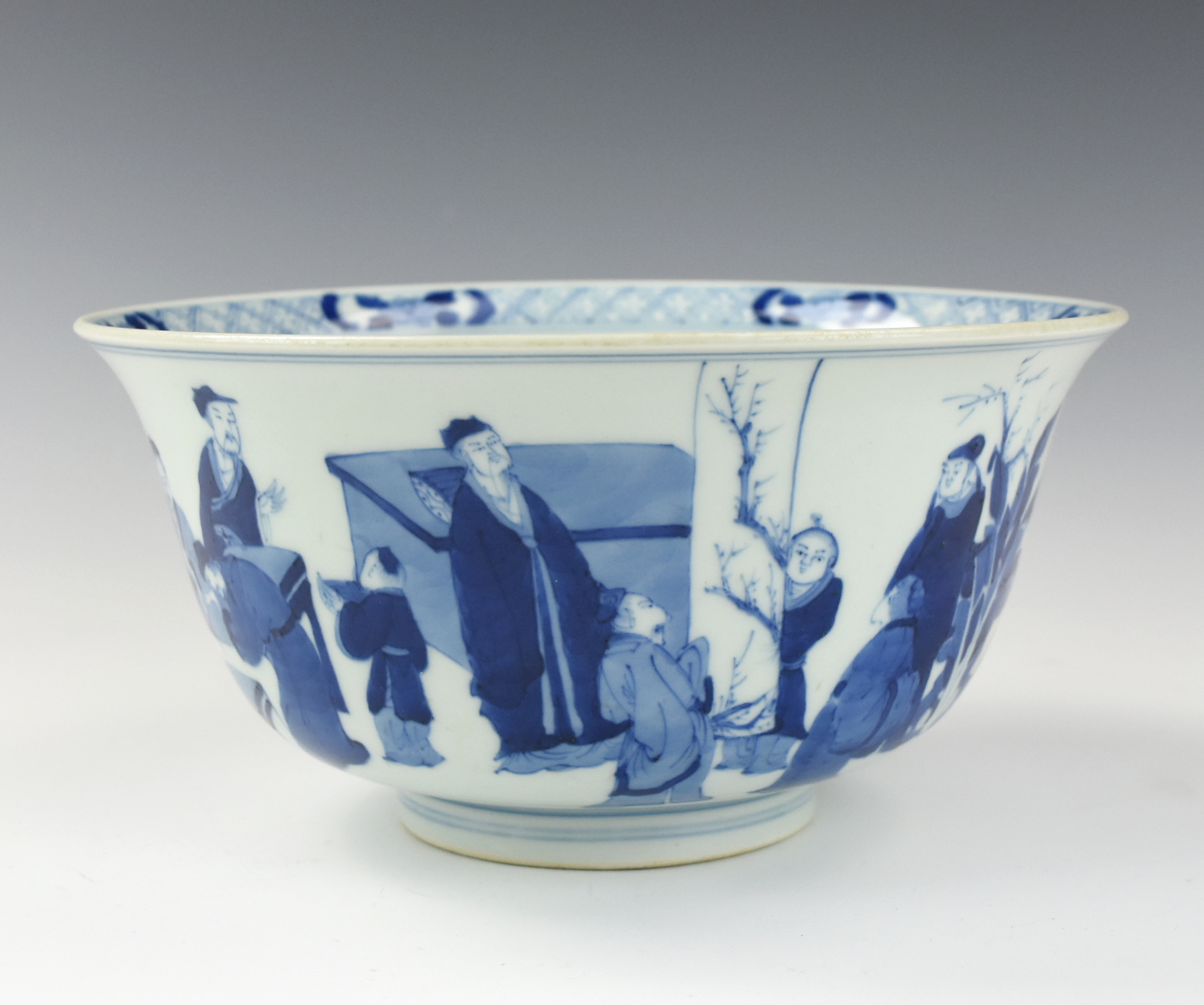 LARGE BLUE AND WHITE BOWL W FIGURE 2ced8c