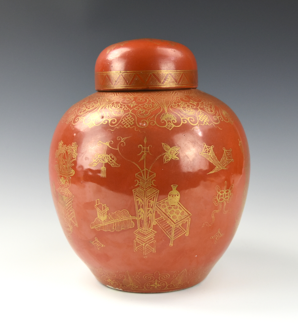 CHINESE CORAL GROUND JAR WITH GILT 2cee46