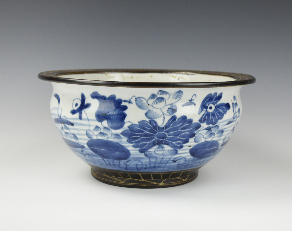 CHINESE BLUE WHITE BASIN W LOTUS  2cee6d