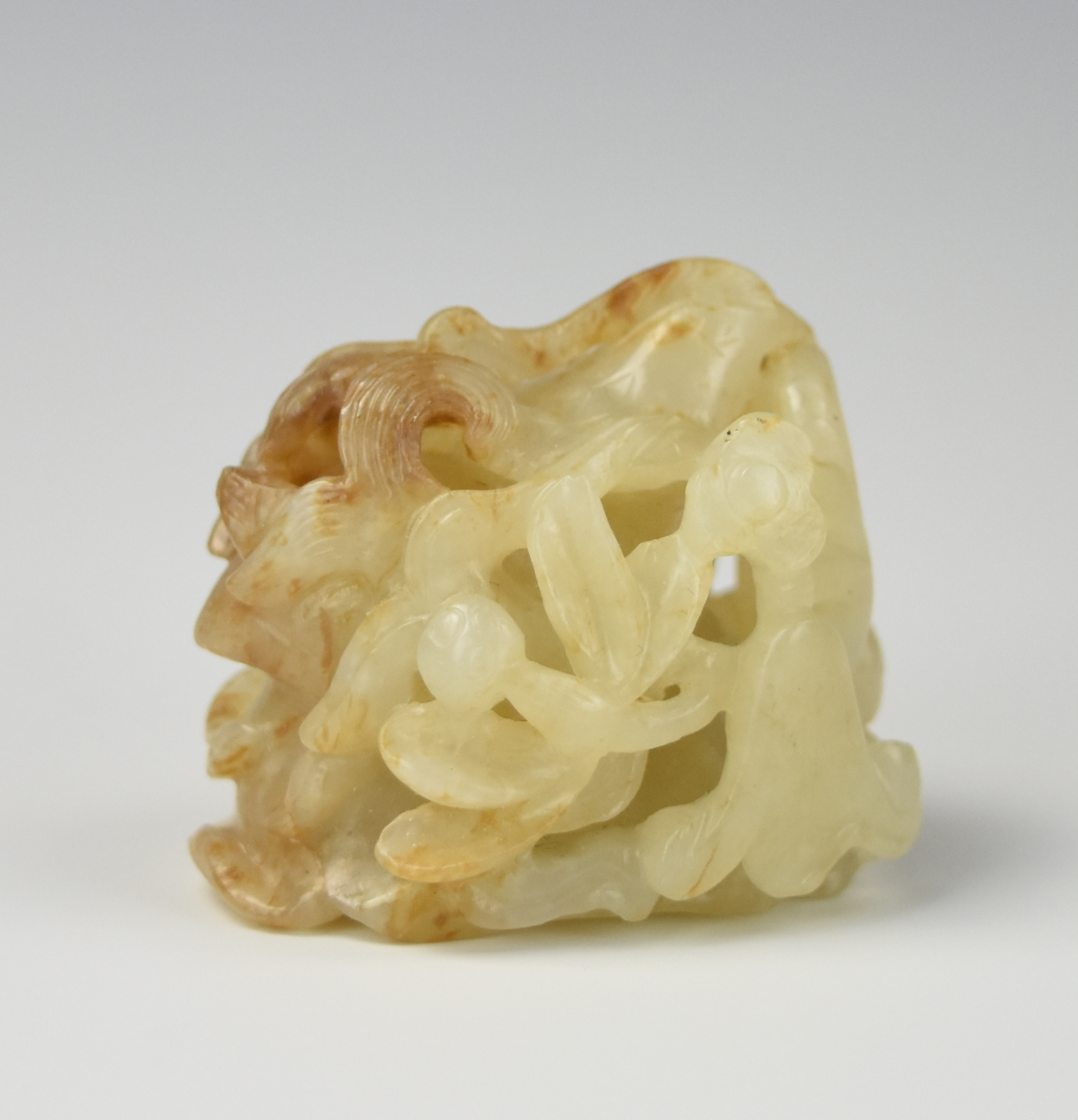 CHINESE YUAN STYLE CARVED JADE