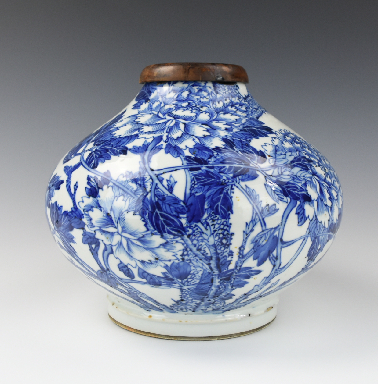 CHINESE BLUE & WHITE VASE, 18TH