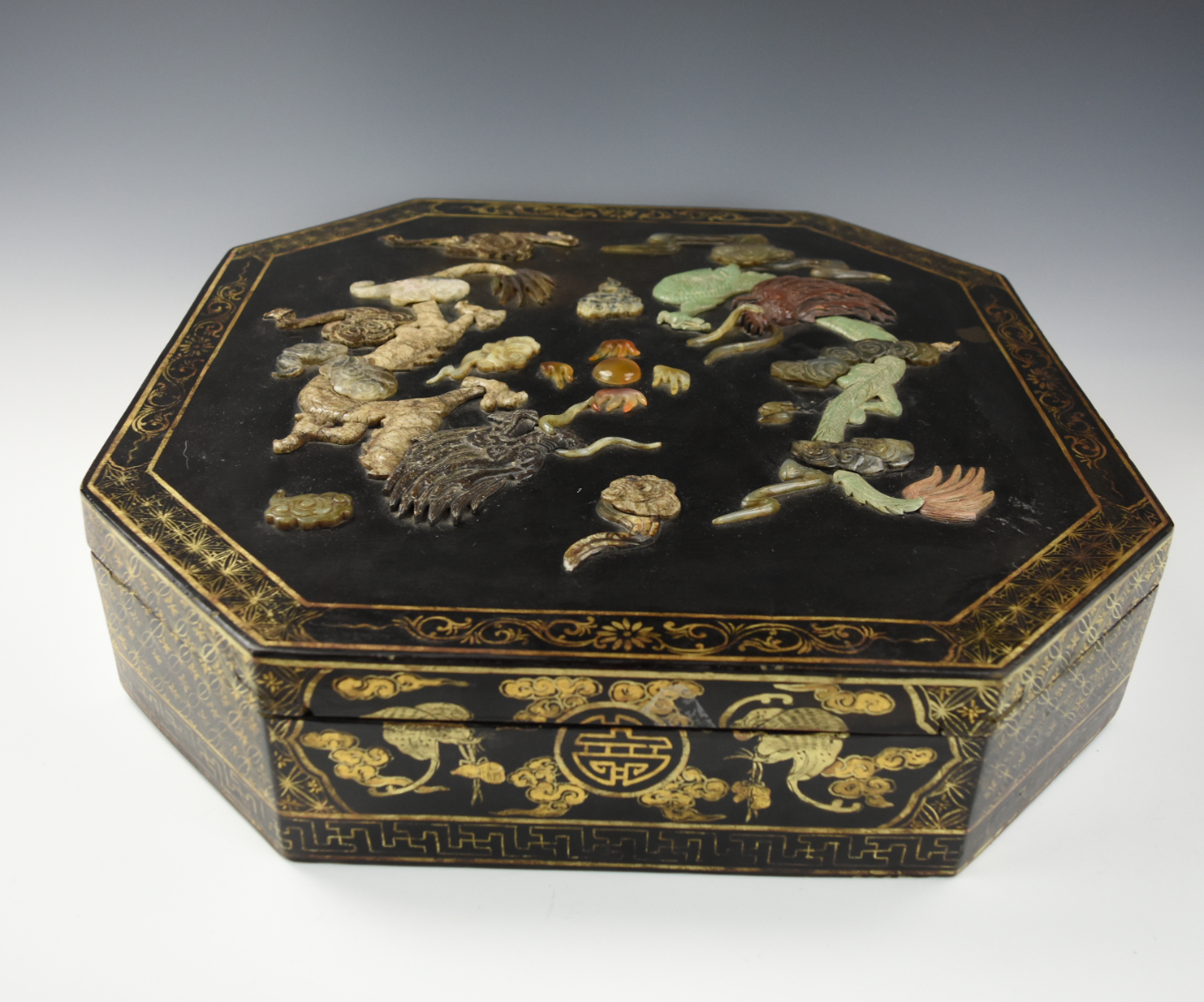 CHINESE GILT LACQUER COVER BOX