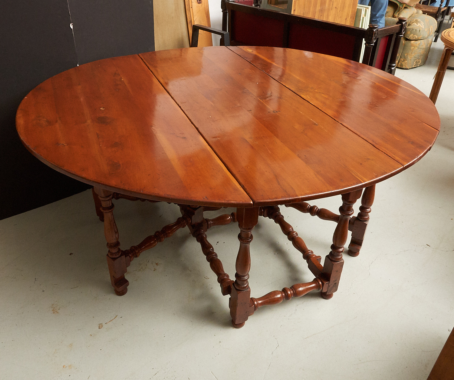 ENGLISH YEWWOOD GATE LEG HUNT TABLE 2cefb1