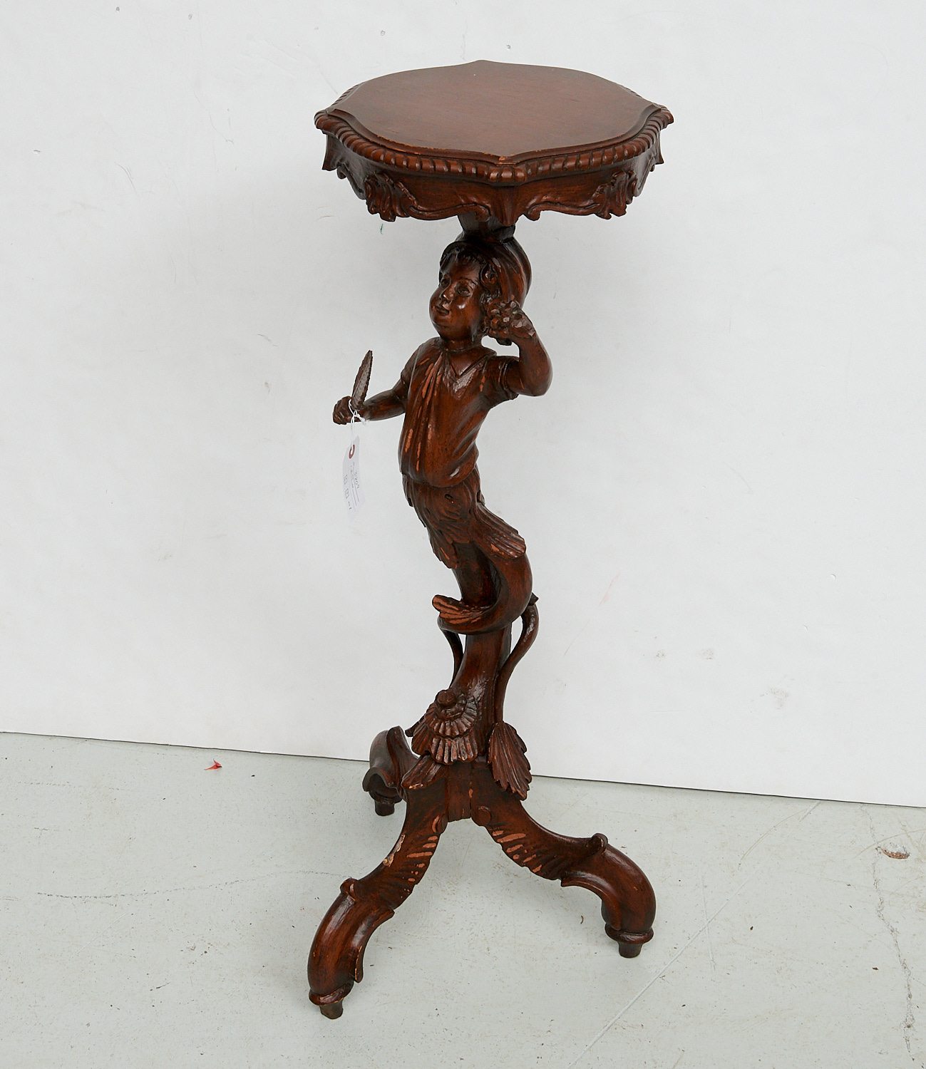 ITALIAN CARVED WALNUT GROTTO TABLE 2cf02a