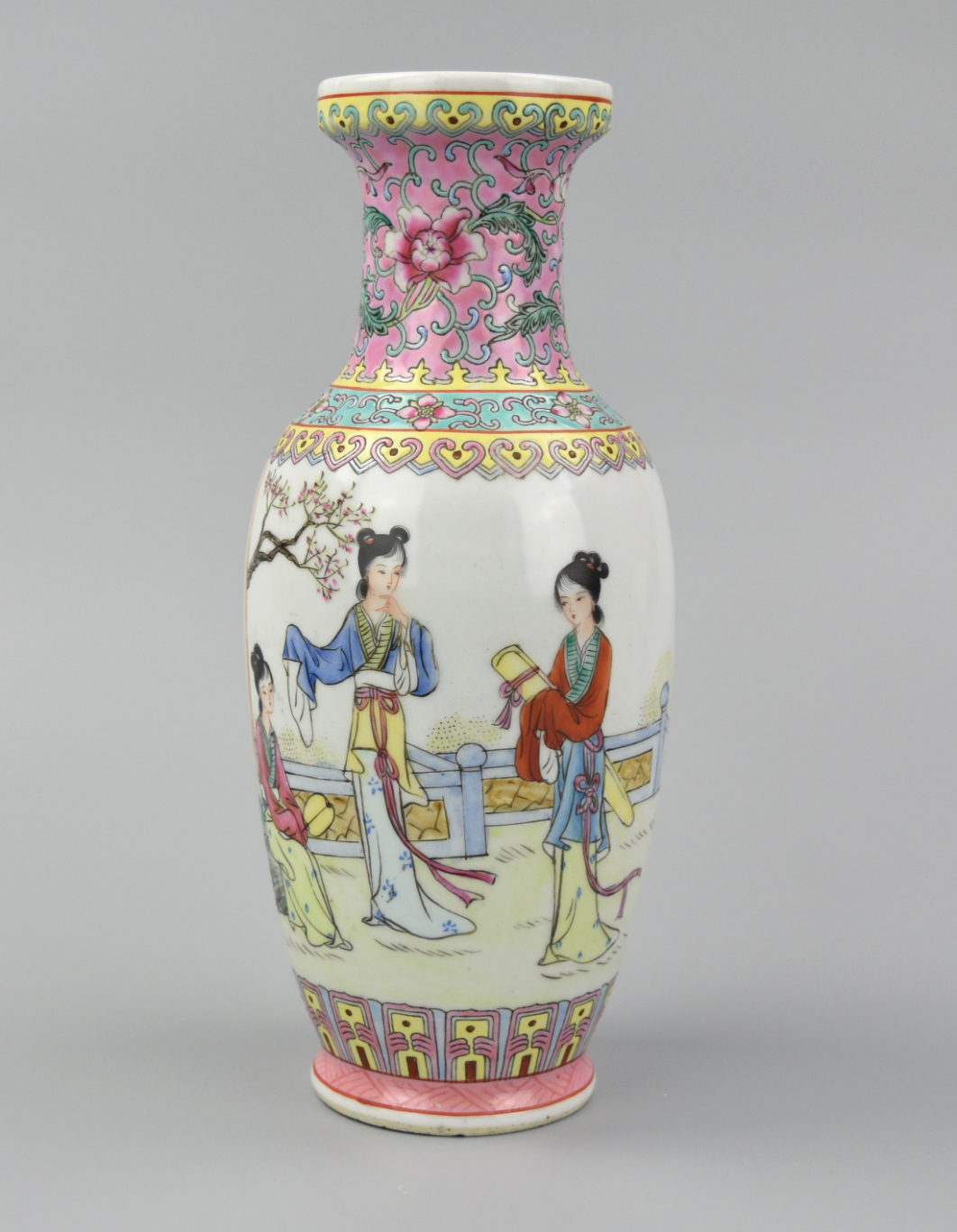 CHINESE PASTEL HUE FAMILLE ROSE VASE