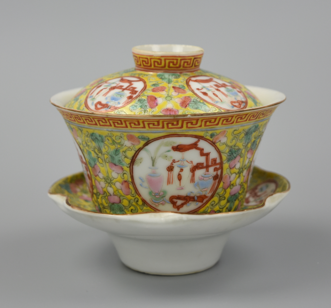 CHINESE FAMILLE ROSE YELLOW TEACUP 2cf173