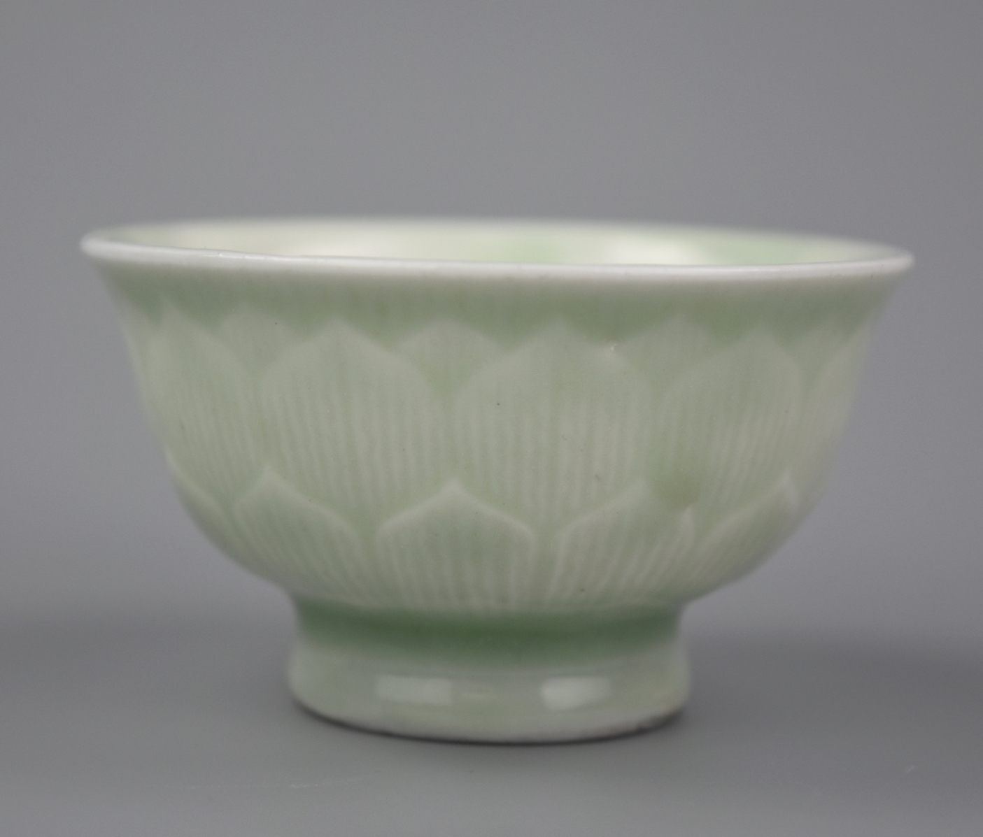 A SMALL CHINESE CELADON GLAZED 2cf17c