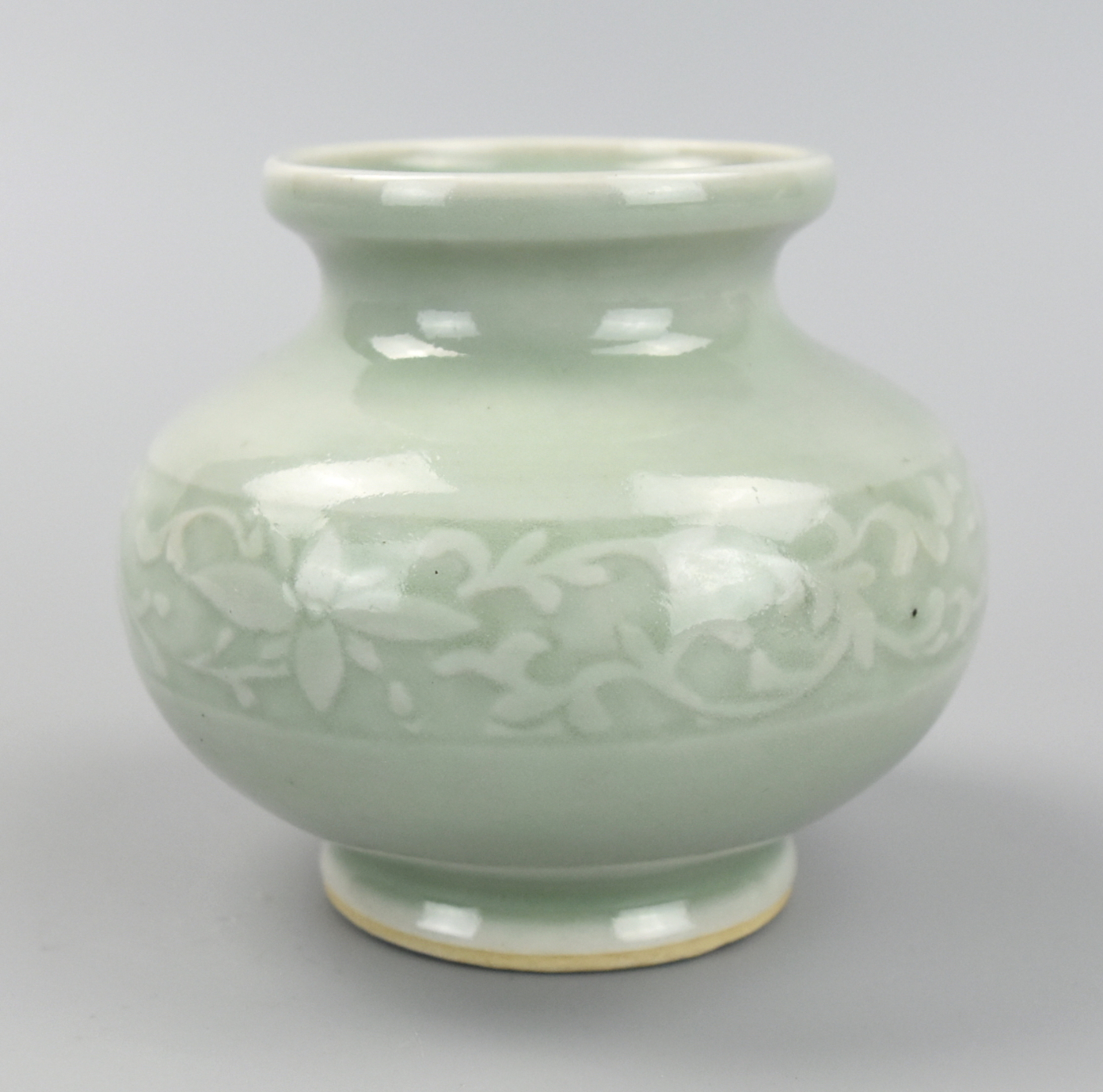 CHINESE MINT GREEN VASE 20TH C  2cf1a5
