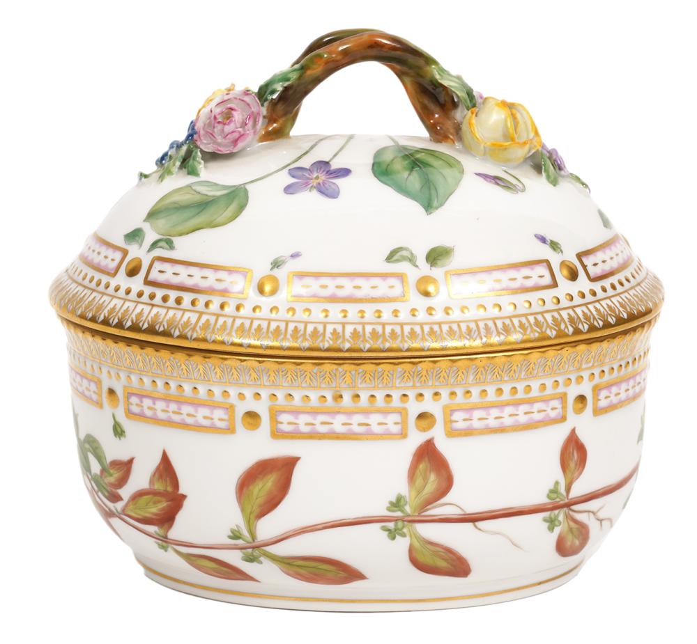 ROYAL COPENHAGEN FLORA DANICA COVERED 2cf385