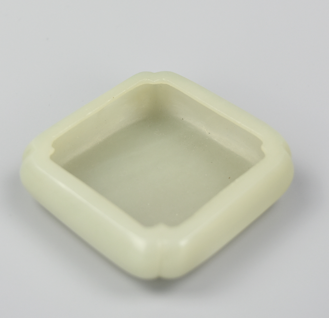 SMALL CHINESE PALE JADE WASHER 2cf474