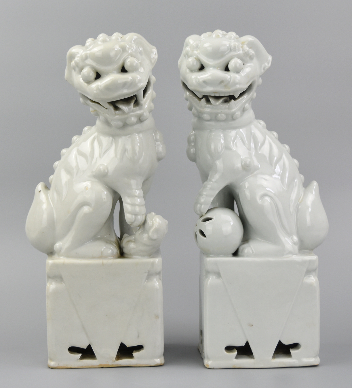 PAIR OF LARGE CHINESE DEHUA GUARDIAN