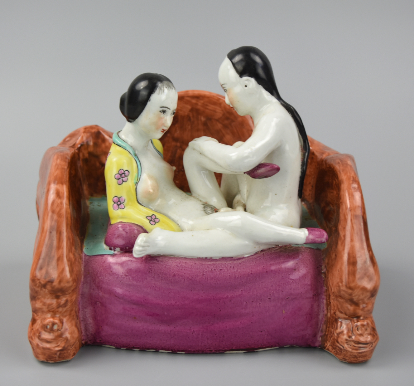 EROTIC CHINESE FAMILLE ROSE FIGURES 2cf4e5