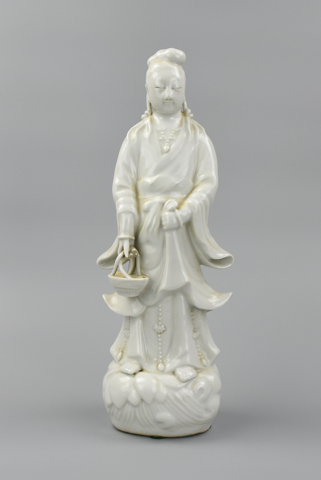 CHINESE DEHUA FIGURE OF GUANYIN 2cf4ed