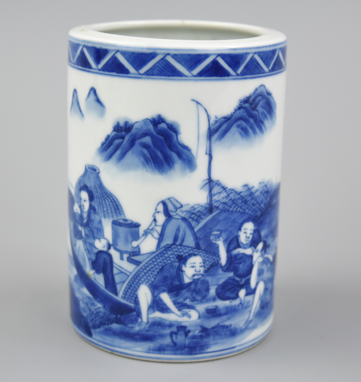 CHINESE BLUE & WHITE BRUSHPOT W/