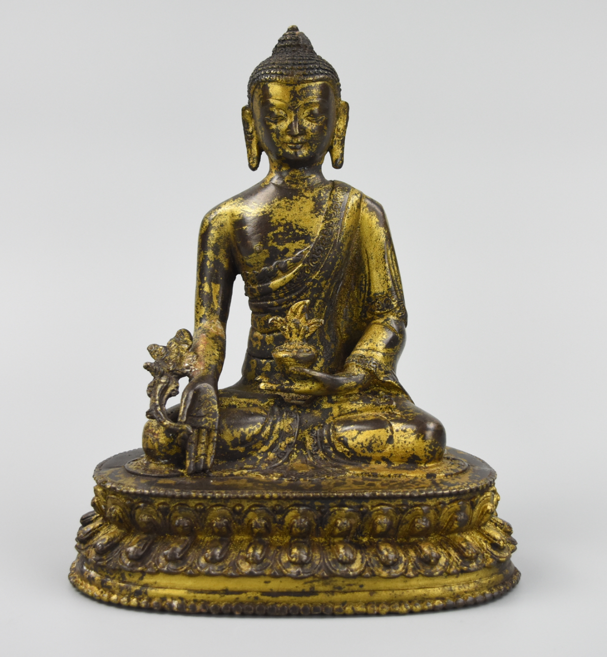 A CHINESE GILT BRONZE FIGURE OF 2cf598