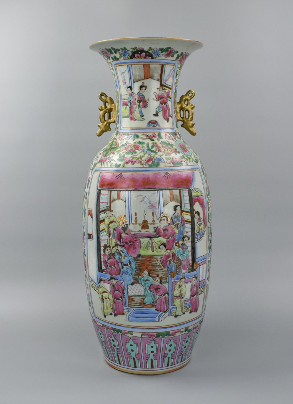 A LARGE CHINESE VASE W FIGURE 2cf5ca