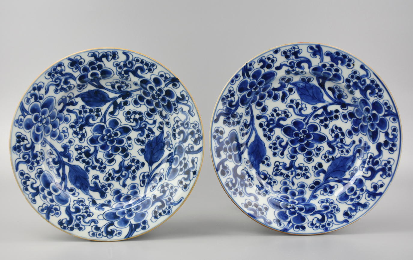 PAIR OF B W FLORAL PLATE KANGXI 2cf5ec