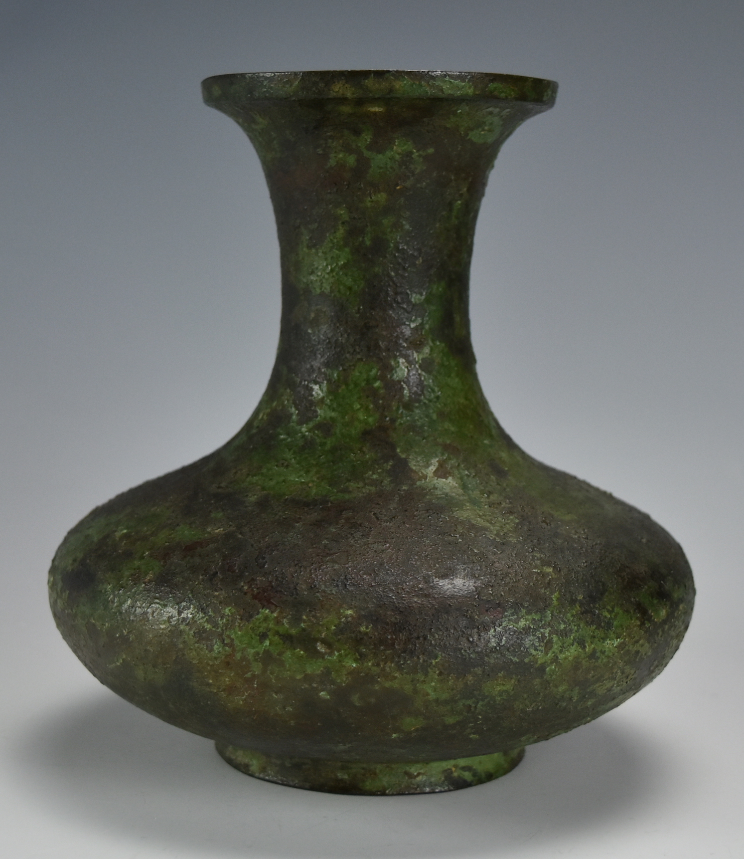 AN ANTIQUE CHINESE BRONZE VASE A squat,