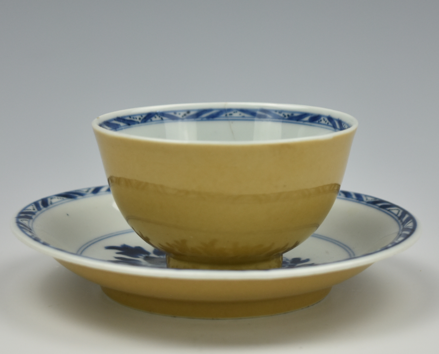 CHINESE YELLOW GLAZE B W CUP 2cf610