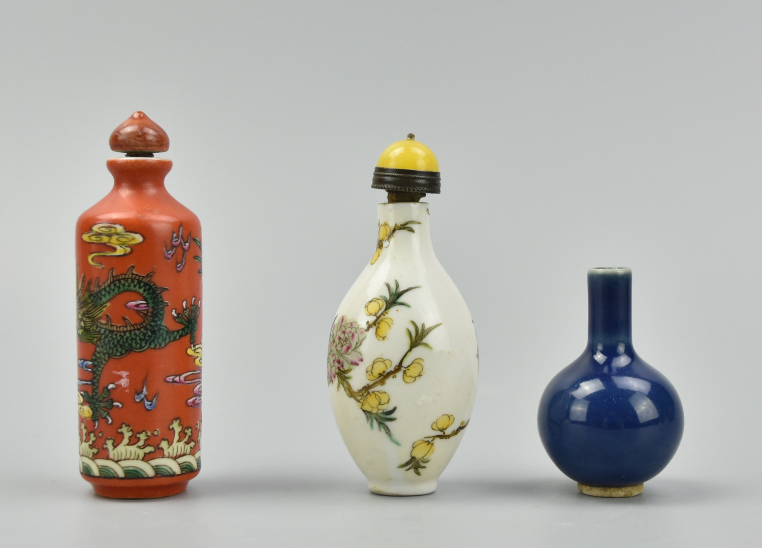 (3) CHINESE PORCELAIN SNUFF BOTTLES,20TH