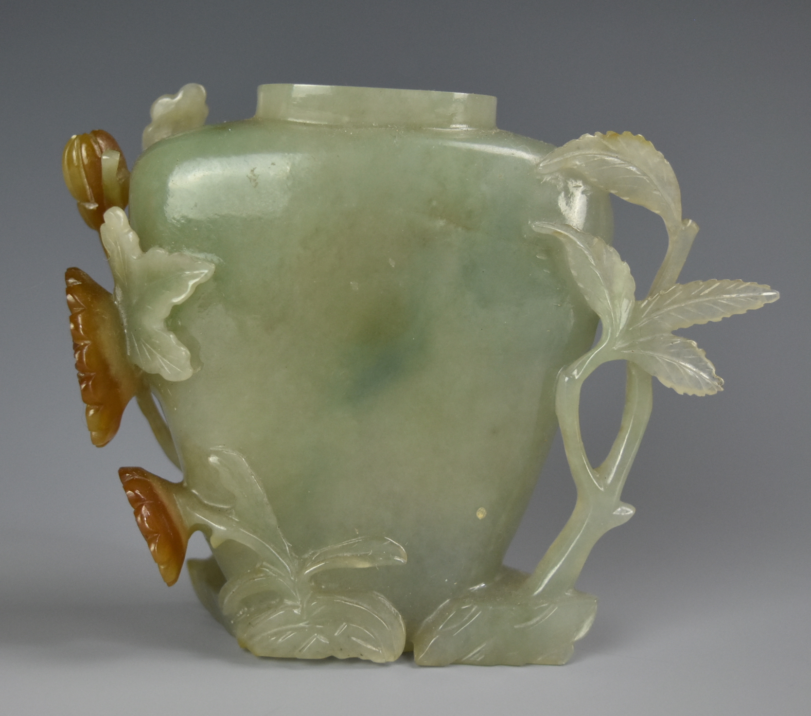 A CHINESE JADEITE VASE BOTTLE,QING