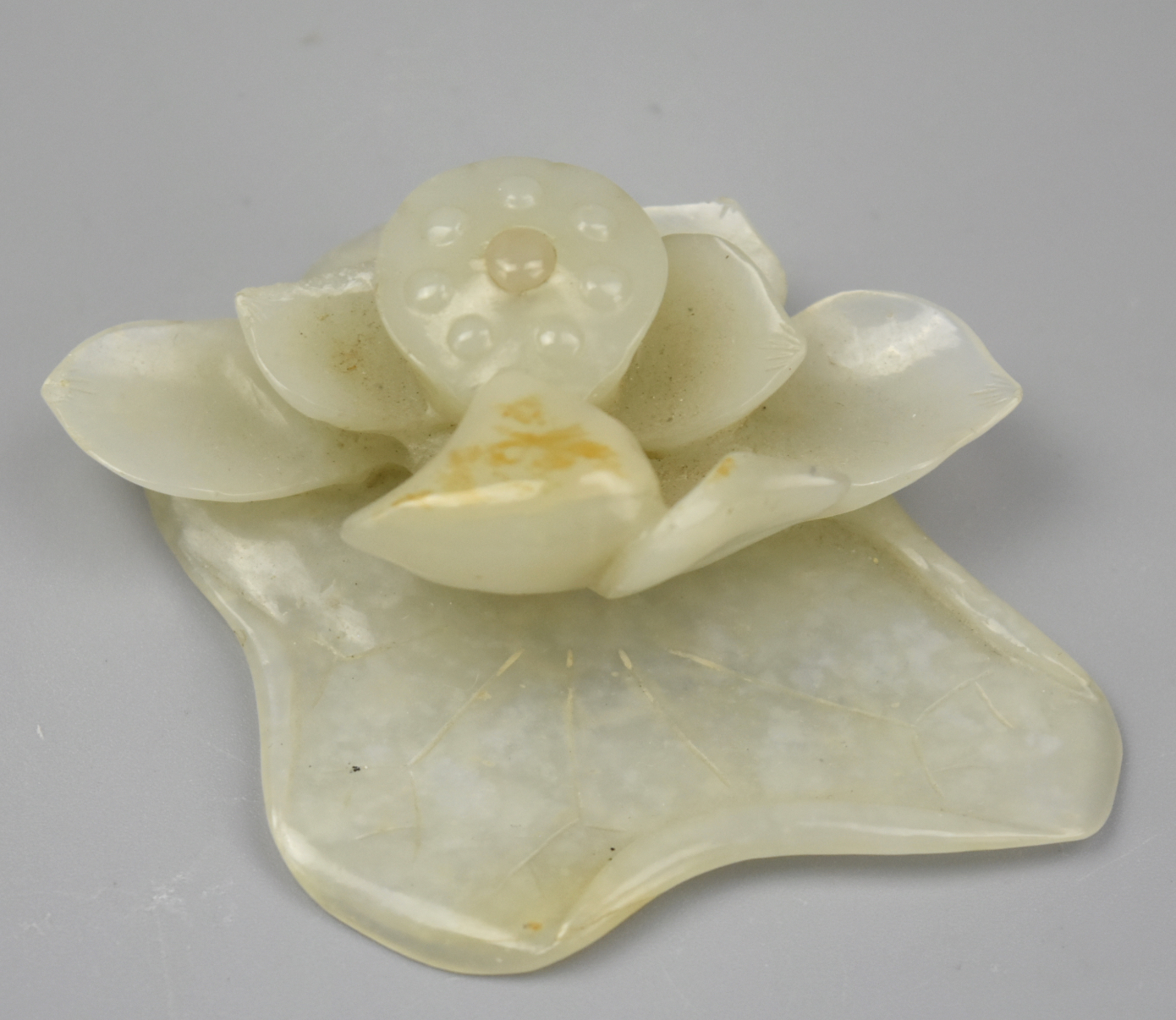 CHINESE JADE LOTUS FLOWER PEN LICKING,