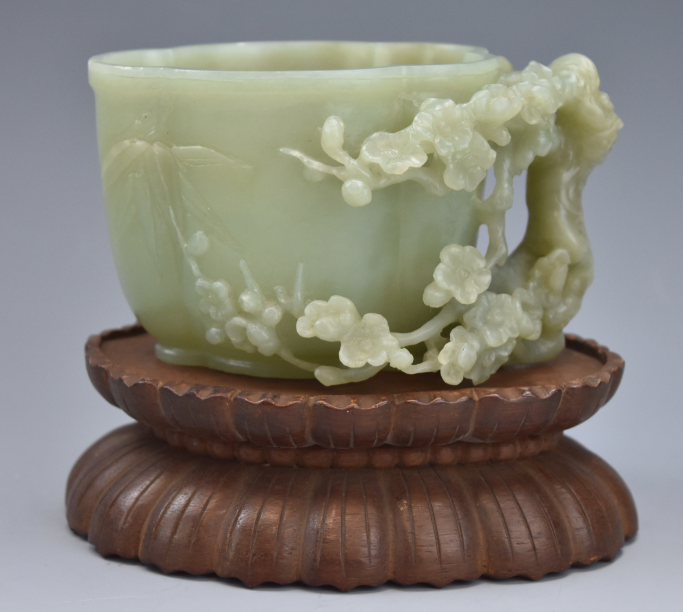 A GREEN HETIAN JADE BLOSSOM CUP QING 2cf712