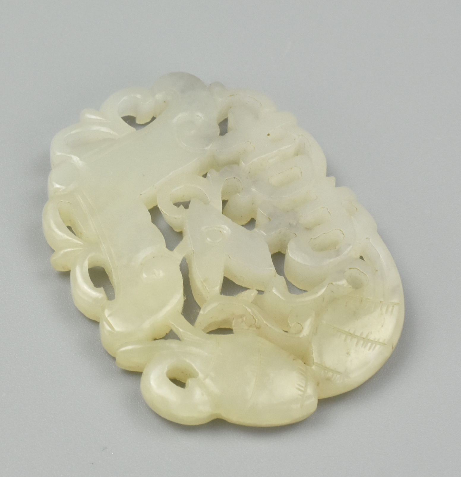 CHINESE OVID WHITE JADE PENDANT