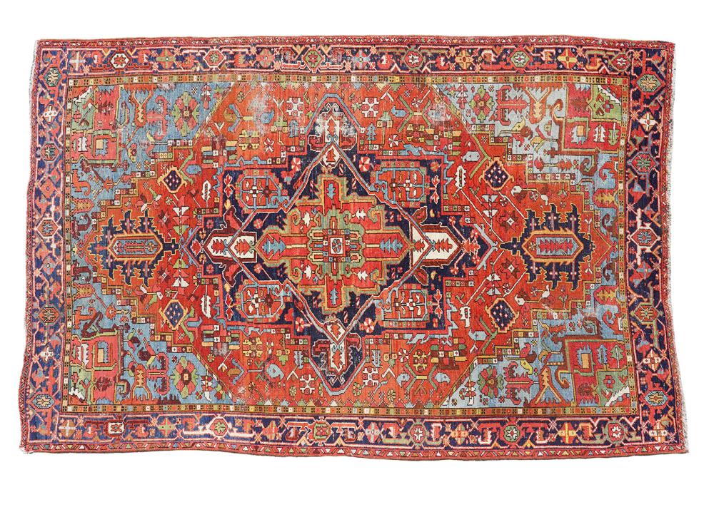 ANTIQUE HERIZ PERSIAN CARPETAntique