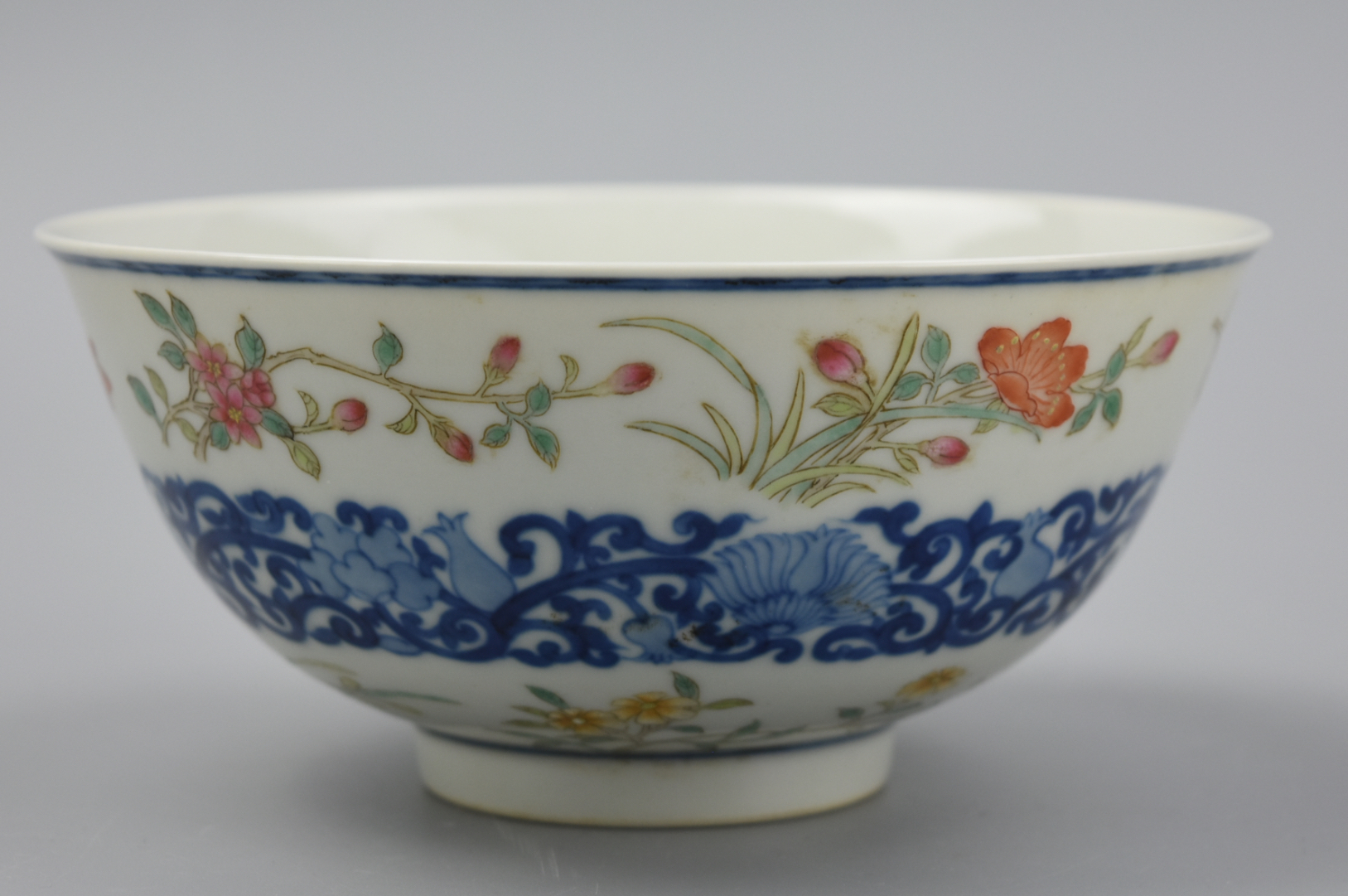 CHINESE FAMILLE ROSE AND BLUE BOWL 19TH 2cf744