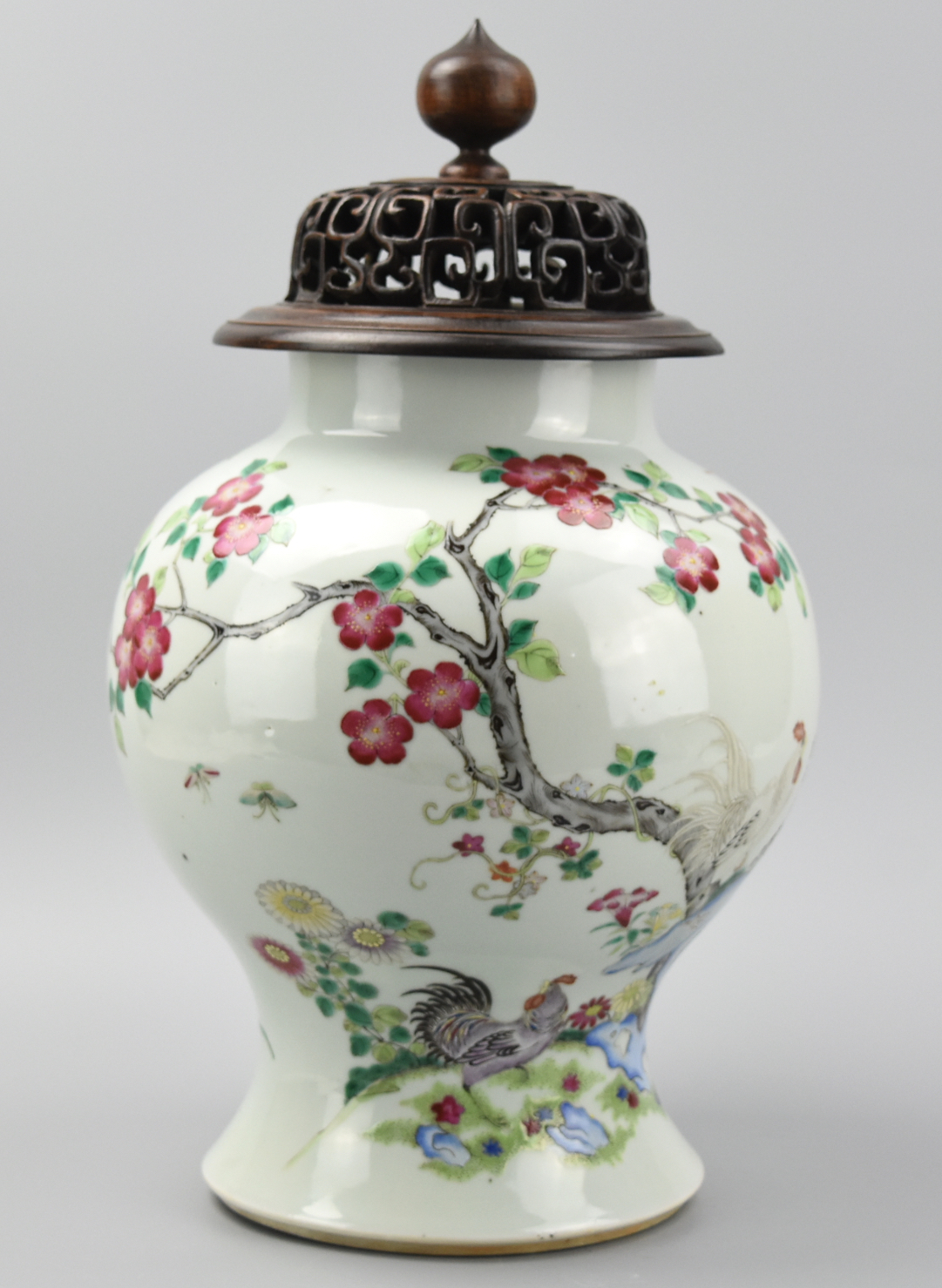 CHINESE FAMILLE ROS JAR & COVER W/ CHICKEN,