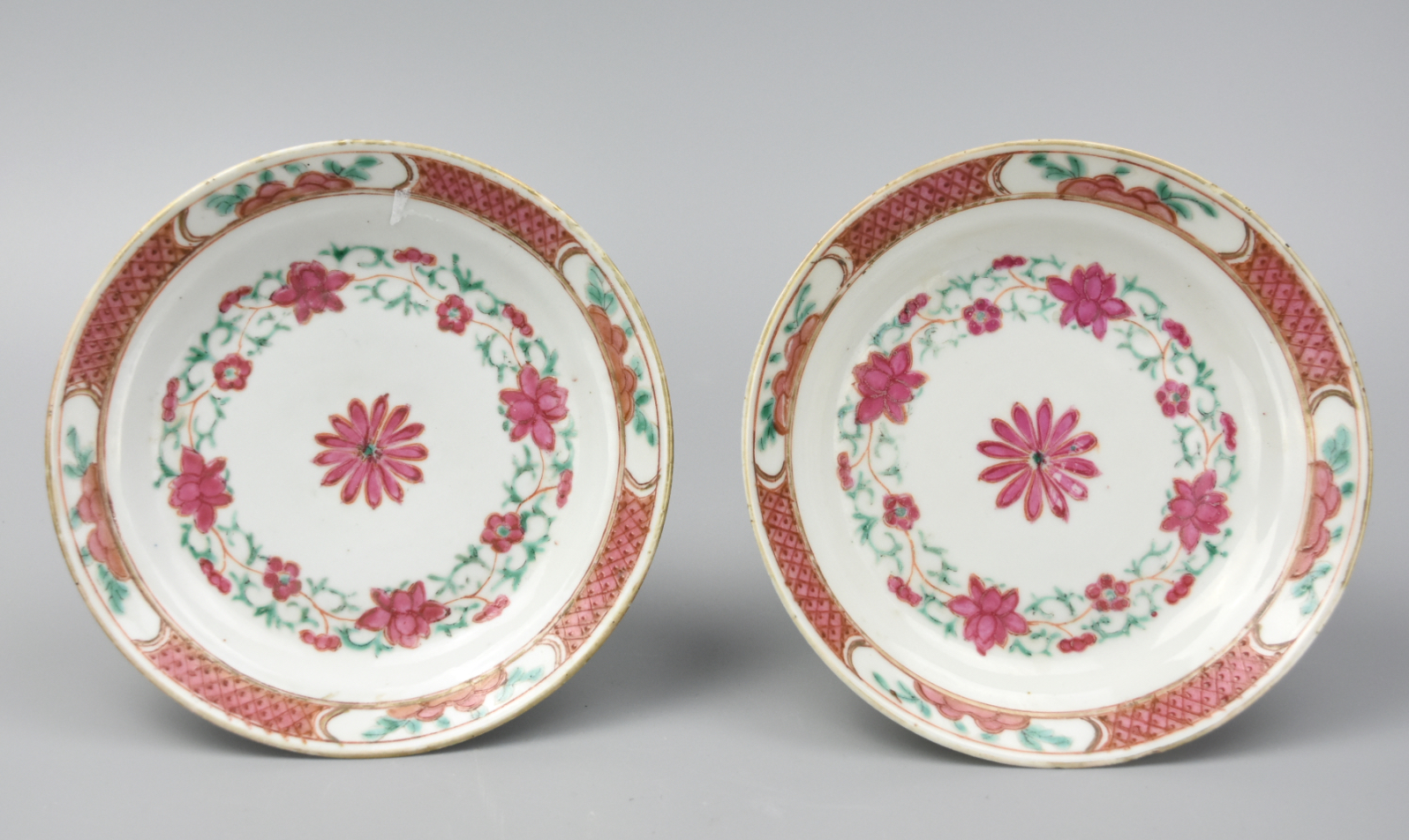 PAIR OF CHINESE FAMILLE ROSE PLATES,