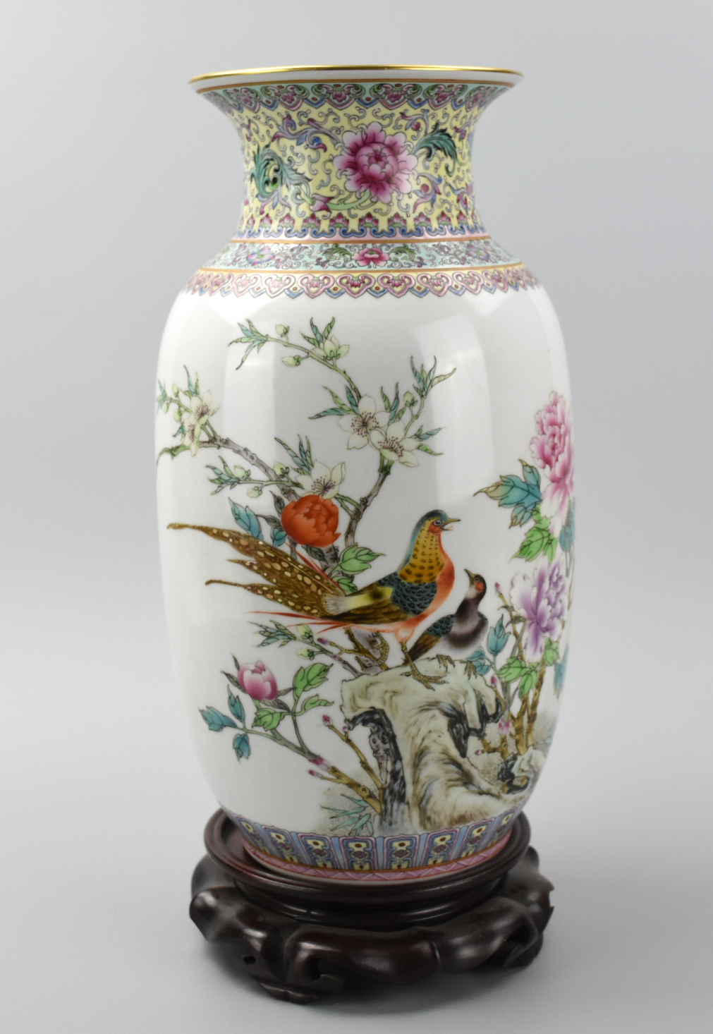 CHINESE FAMILLE ROSE VASE W BIRDS 2cf75d