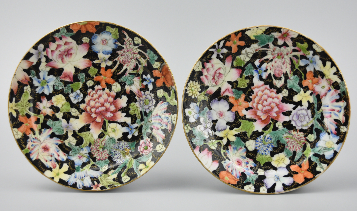 PAIR OF FAMILLE ROSE FLORAL SAUCERS 19 20TH 2cf760