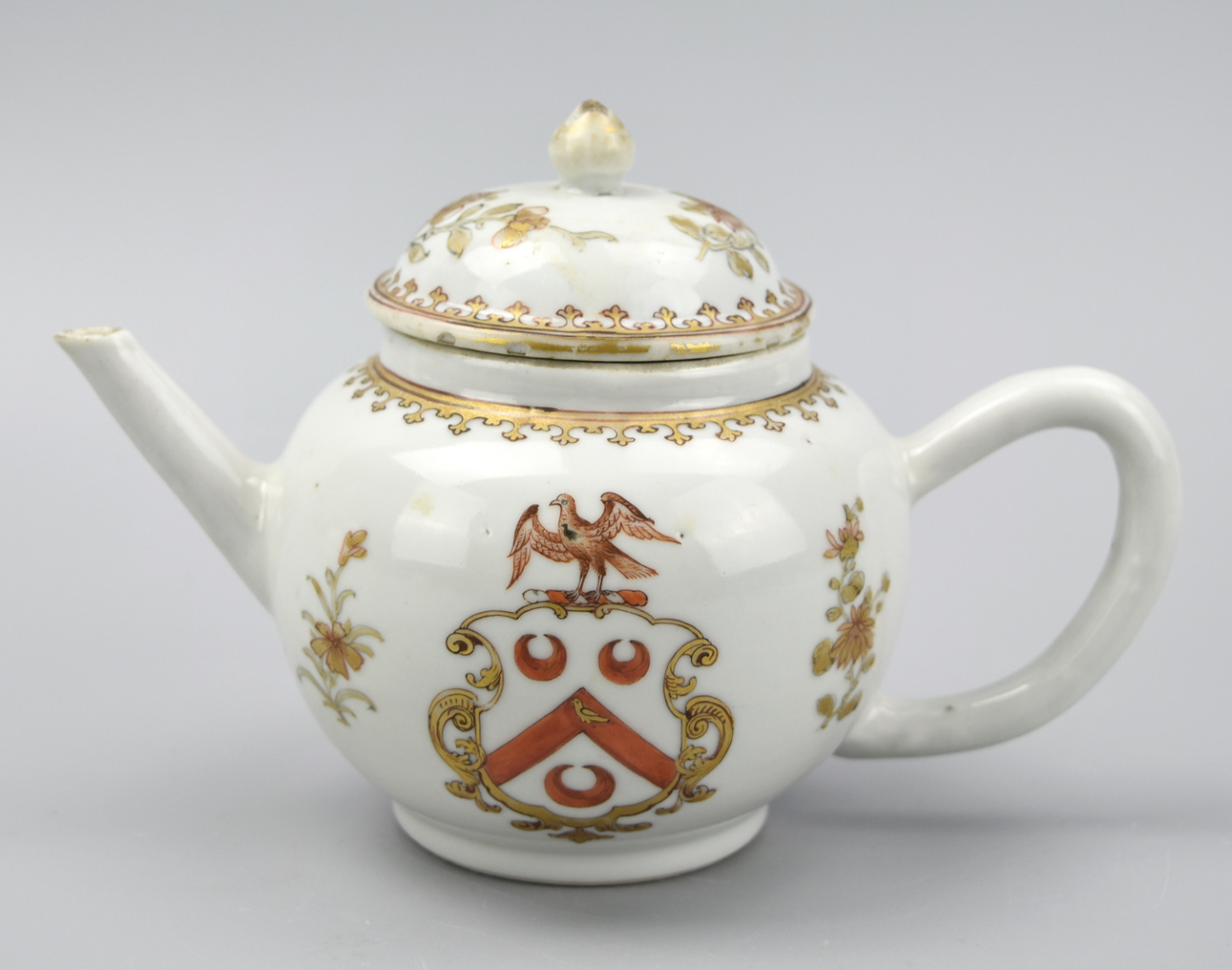 CHINESE EXPORT GILD TEAPOT AND