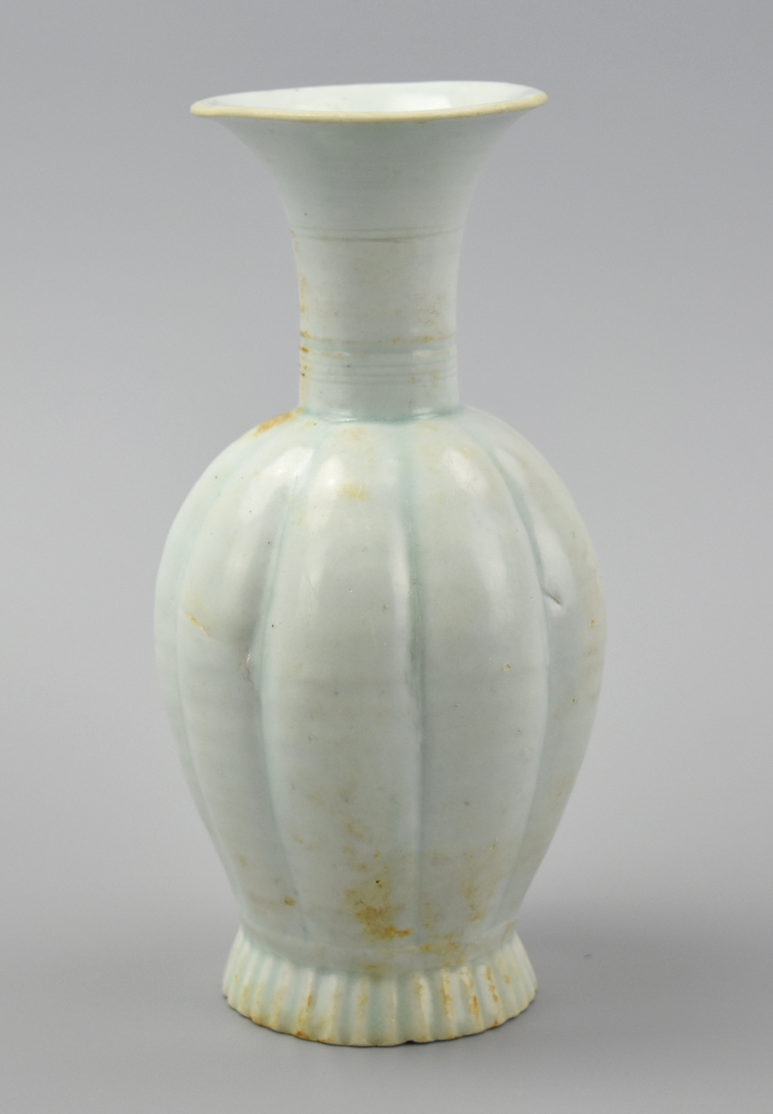 CHINESE HUTIAN WARE FLUTED VASE  2cf812
