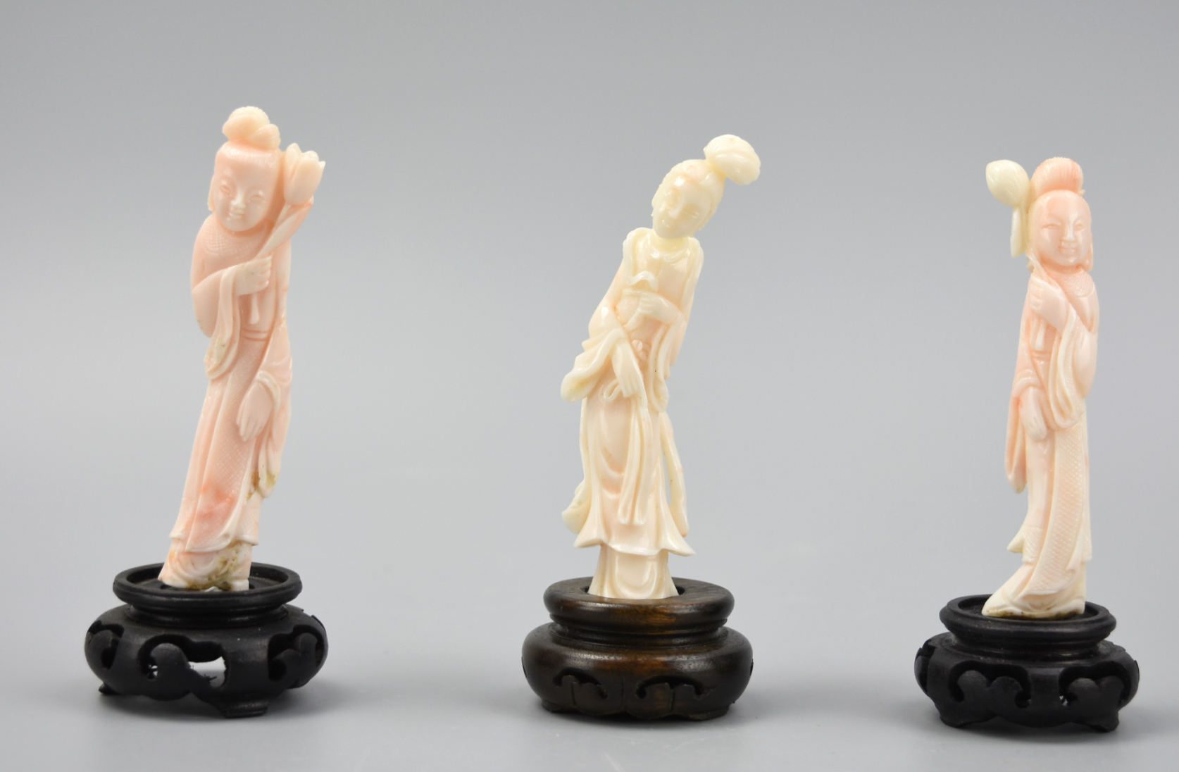  3 CHINESE CARVED CORAL LADY FIGURES 2cf831