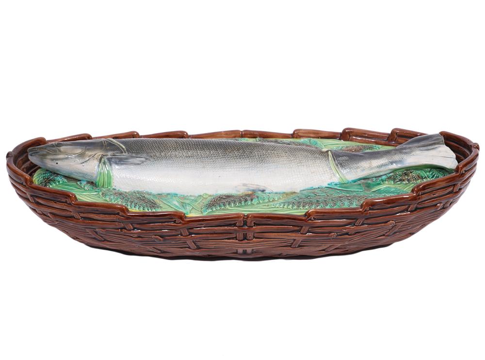 MAJOLICA GEORGE JONES FISH SERVER,