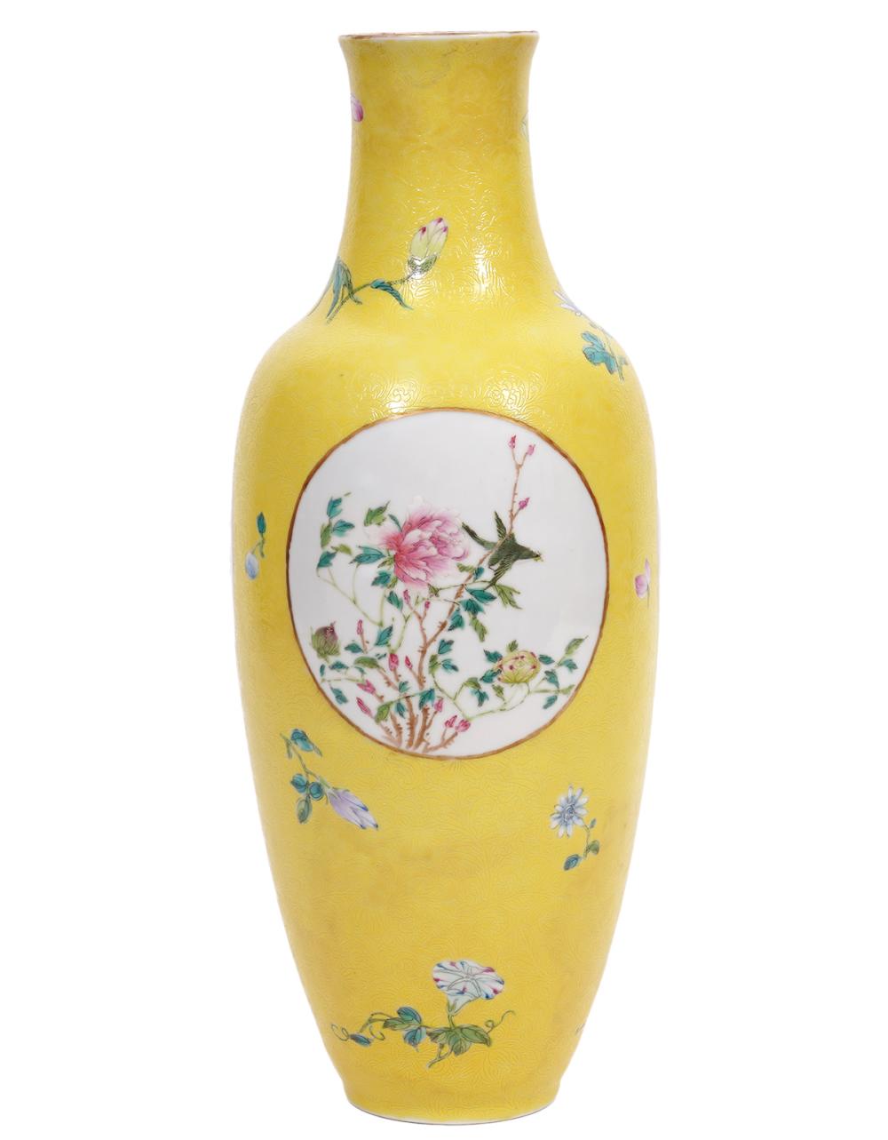 CHINESE ROYAL YELLOW PORCELAIN VASEChinese