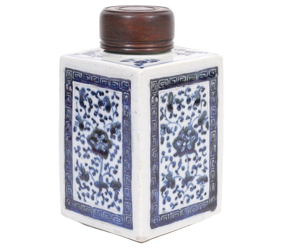 CHINESE BLUE & WHITE SQUARE FORM TEA