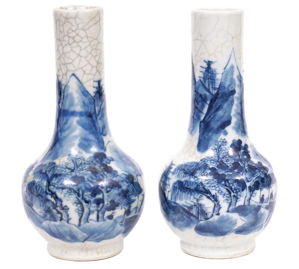 PAIR OF CHINESE BLUE WHITE PORCELAIN 2d01d6