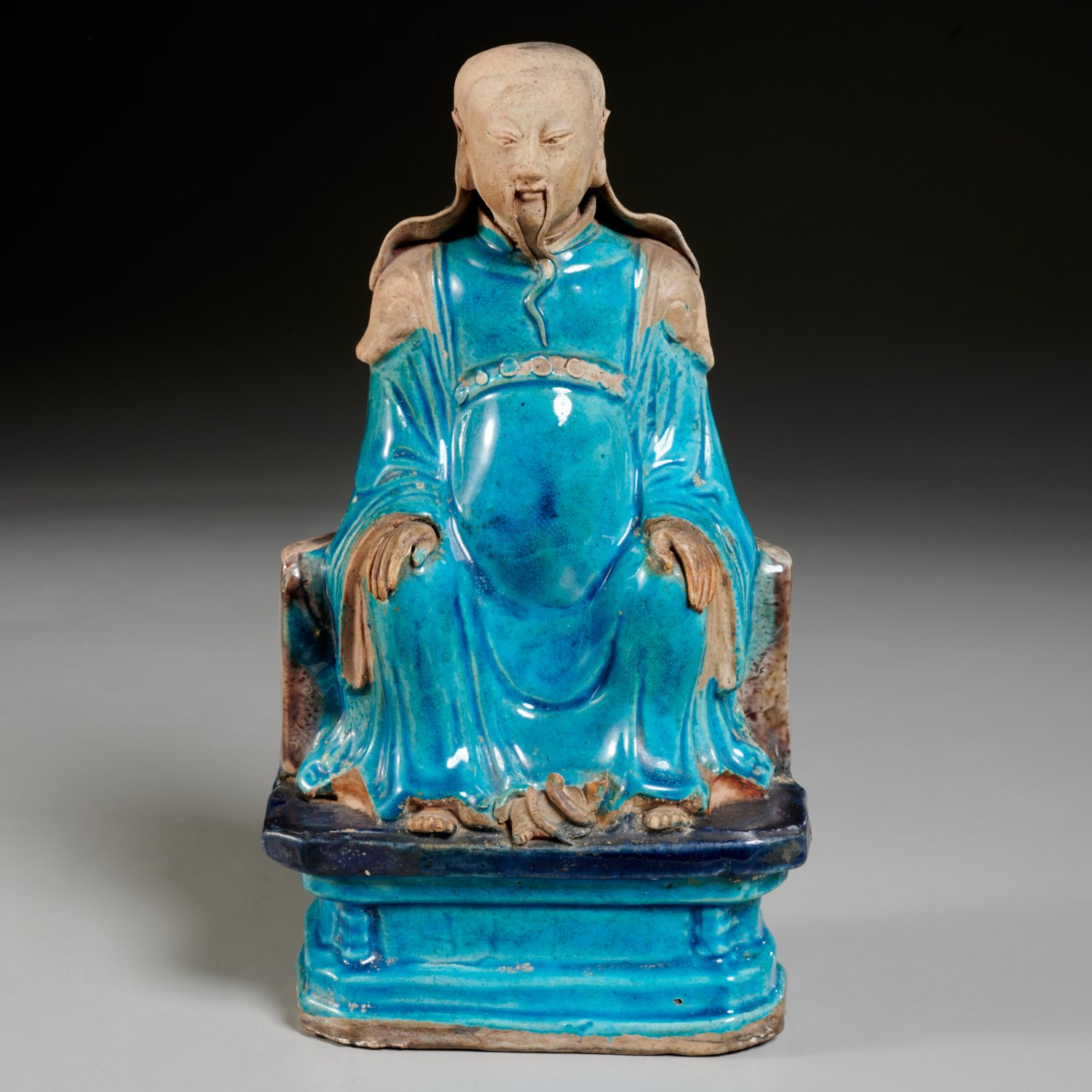 CHINESE FAHUA SEATED OFFICIAL FIGURE 2cdecf