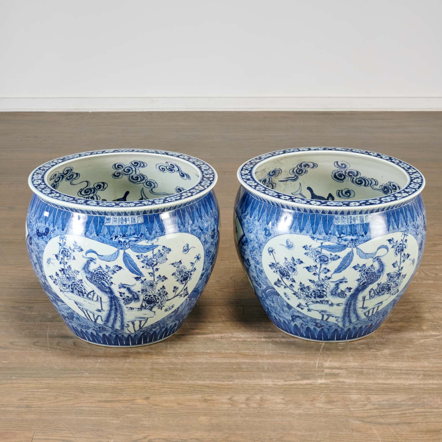 PAIR CHINESE BLUE AND WHITE PORCELAIN 2cdee9