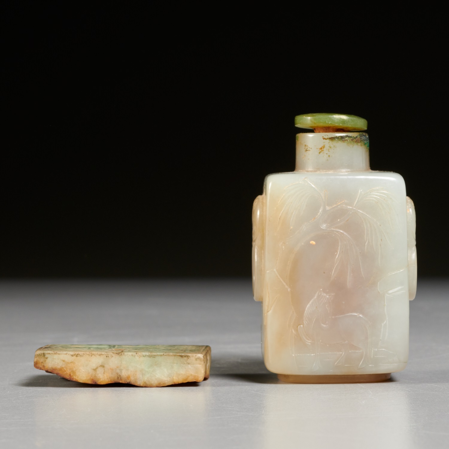 CHINESE JADE SNUFF BOTTLE AND PLAQUE 2cdefc