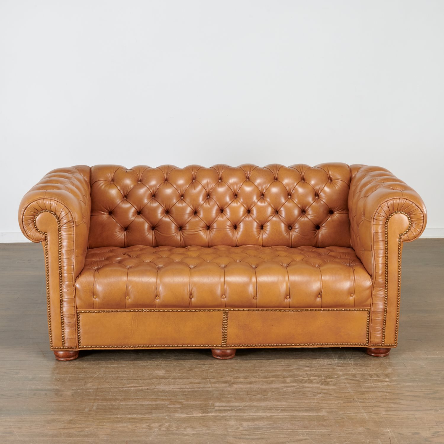 NICE QUALITY LEATHER CHESTERFIELD